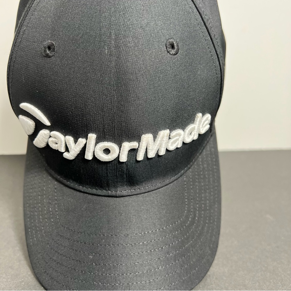 TaylorMade Adult Adjustable Black Baseball Cap Golfing Hat Clubs